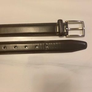 Very dark brown men’s belt